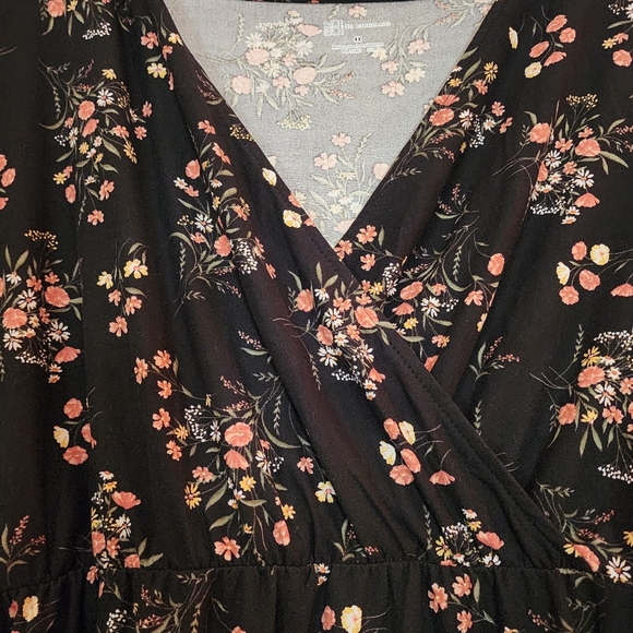 New Surplice V Neck Floral Stretchy Mini Dress 4X - Picture 3 of 6